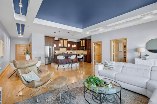 1313 N Franklin Pl Unit 1002, Milwaukee, WI 53202
