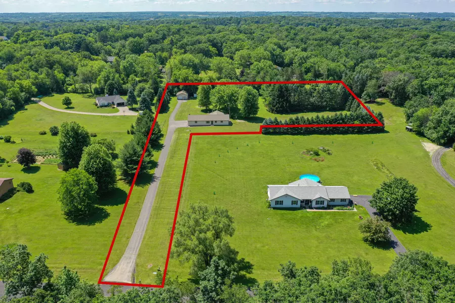 W5423 Briarwood Rd, Sugar Creek, WI 53121