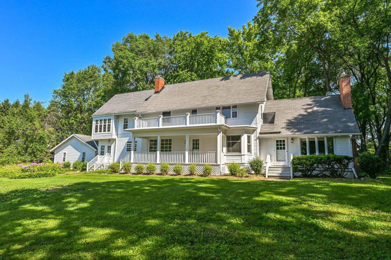 712 Bridge Rd, Jackson, WI 53012