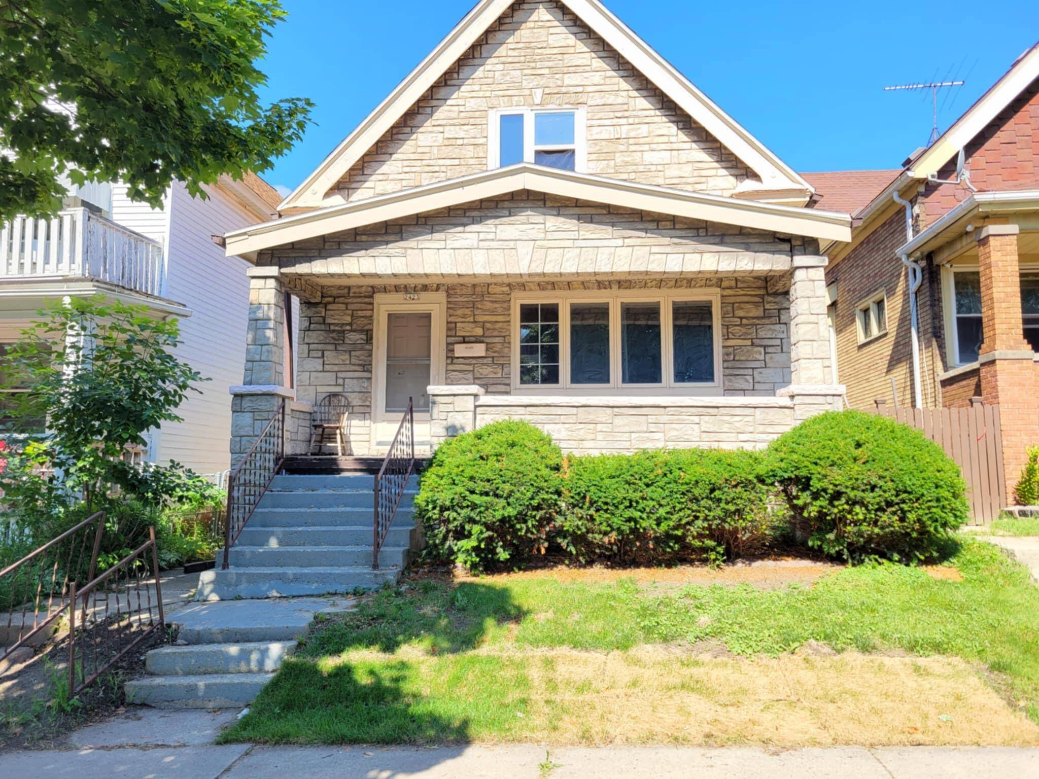 2423 S 9th Pl, Milwaukee, WI 53215