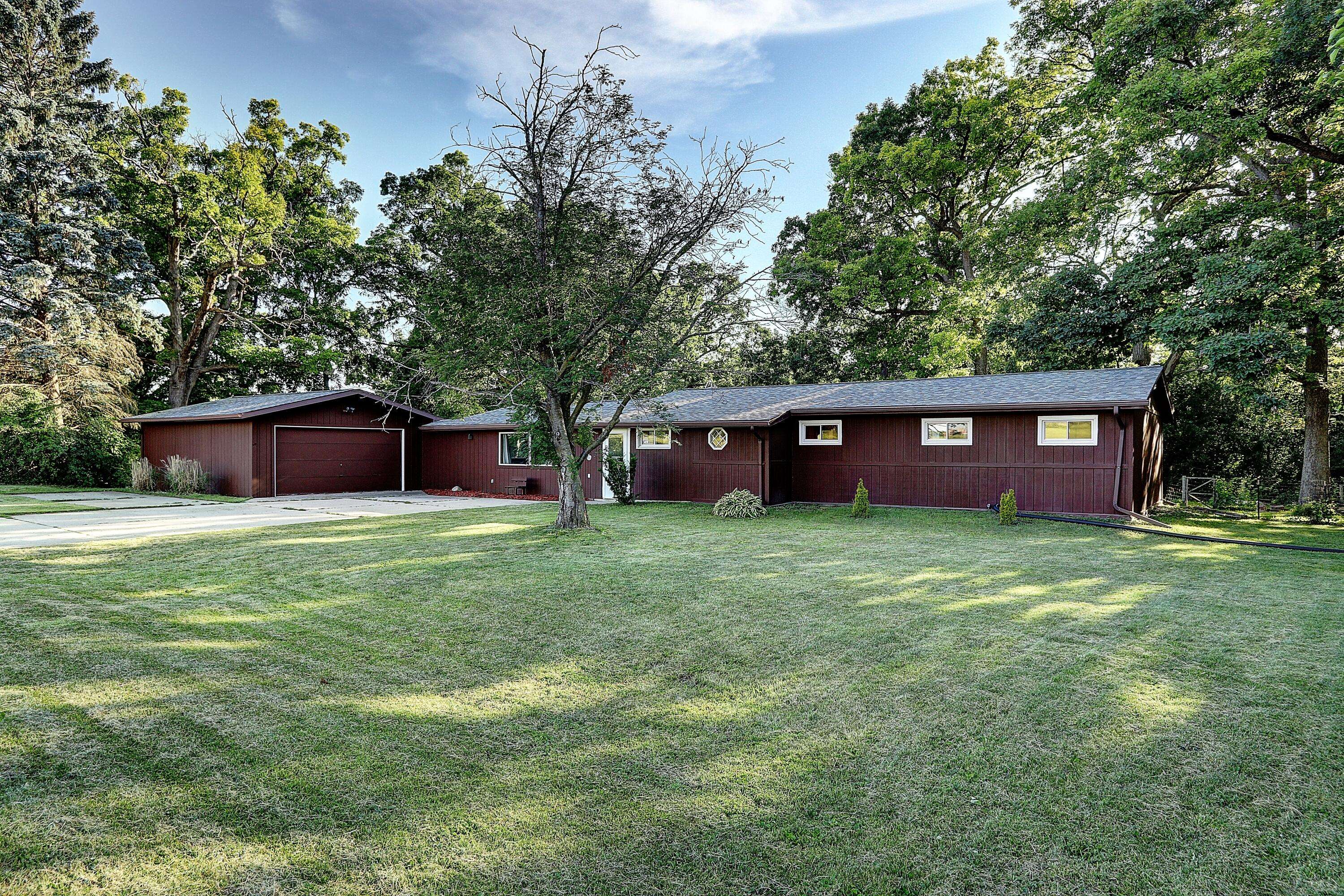 N6539 Peck Station Rd, Lafayette, WI 53121
