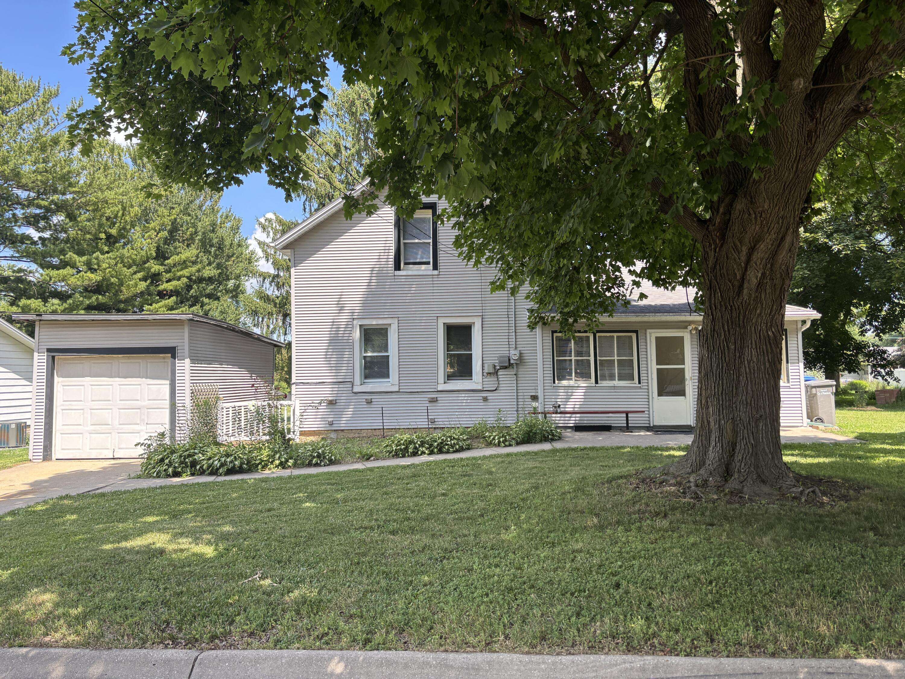 228 Lounsbury St, Watertown, WI 53098