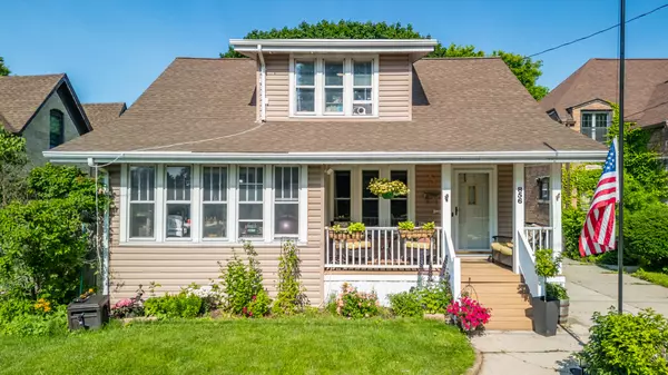 856 N 11th St, Manitowoc, WI 54220