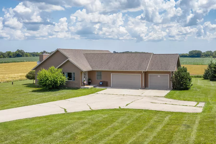 7011 Caldwell Rd, Waterford, WI 53185
