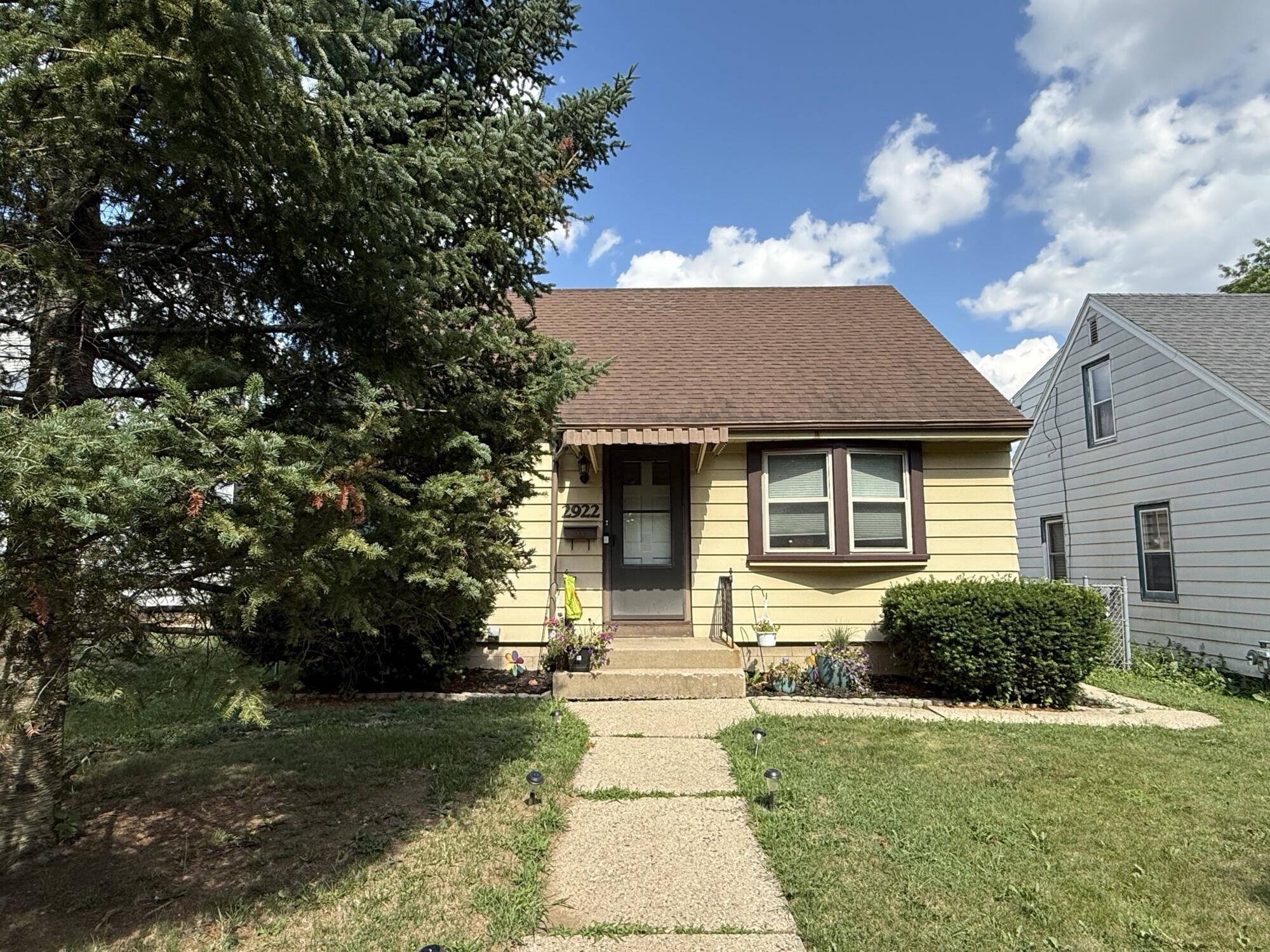 2922 N 89th St, Milwaukee, WI 53222