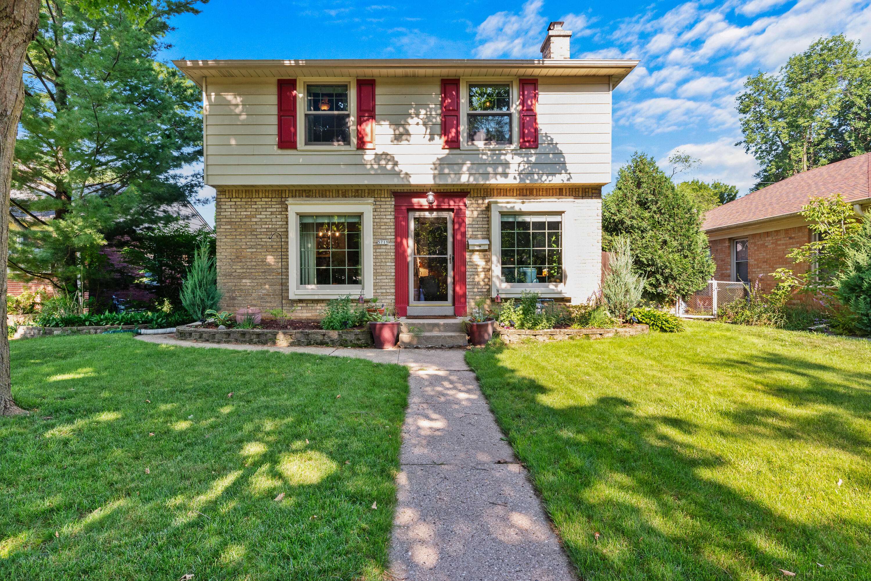 5719 N Crestwood Blvd, Glendale, WI 53209