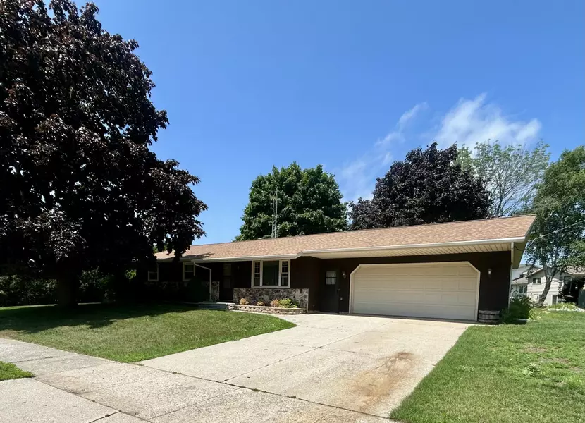 2918 40th St, Two Rivers, WI 54241