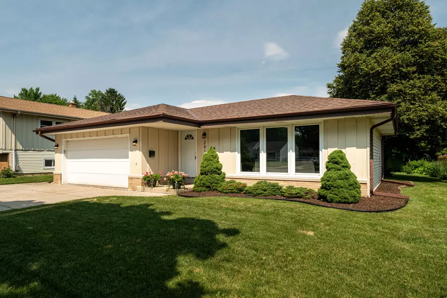 241 S Moreland Blvd, Waukesha, WI 53188
