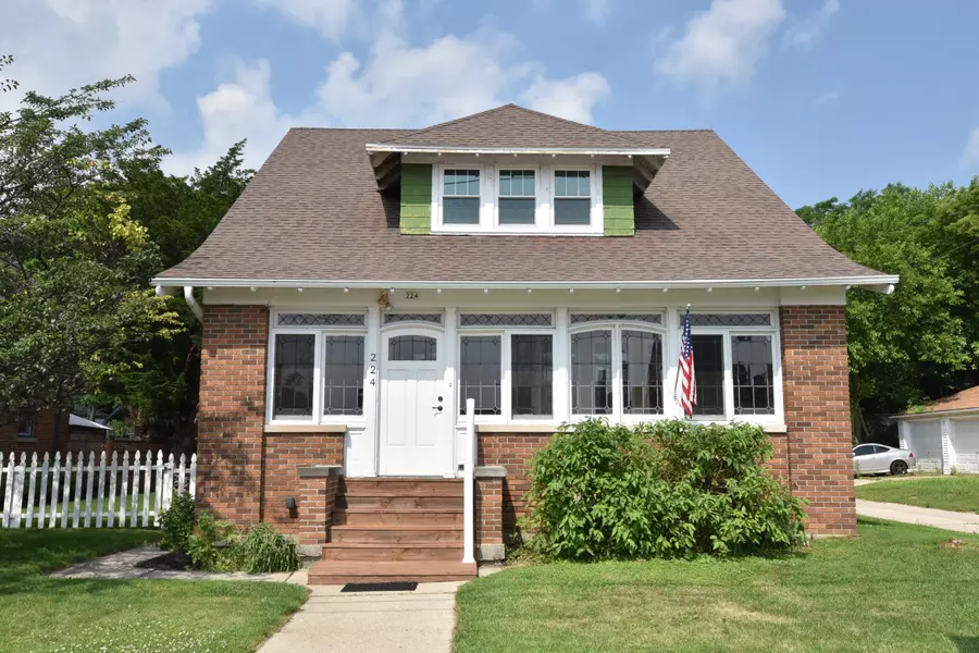 224 N 9th Ave, West Bend, WI 53095