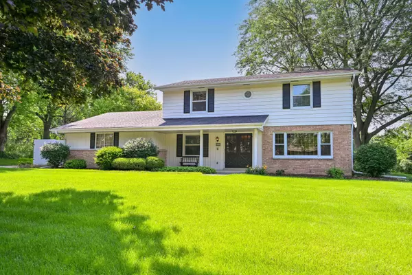8081 Fielding Ln, Greendale, WI 53129