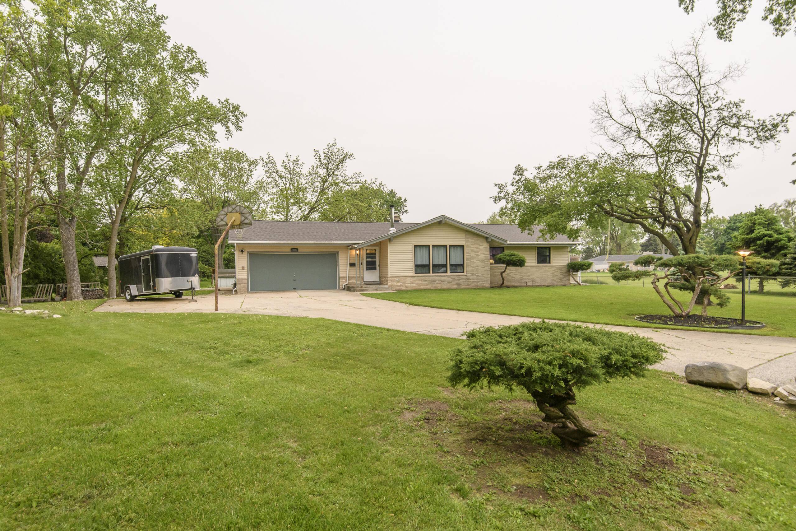 N10W23564 Robinhood Ct, Pewaukee, WI 53188