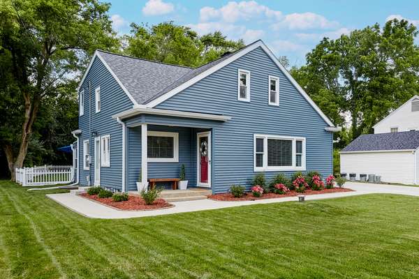 615 Hi View Ct, Elm Grove, WI 53122