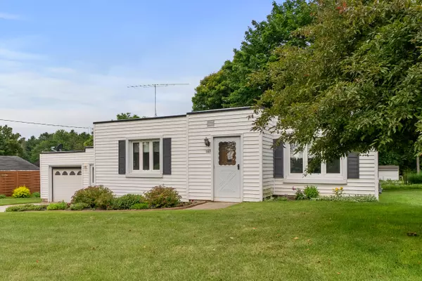 935 S Main St, Mishicot, WI 54228