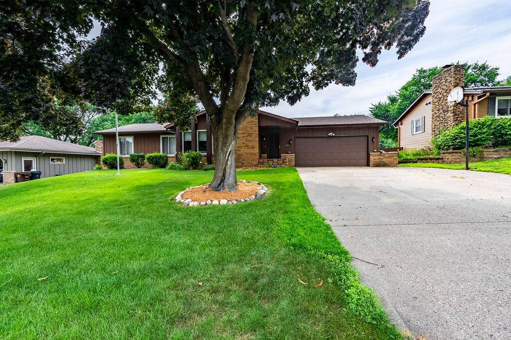 1105 Parkridge Dr, Onalaska, WI 54650