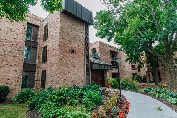 1818 E Shorewood Blvd Unit 101, Shorewood, WI 53211