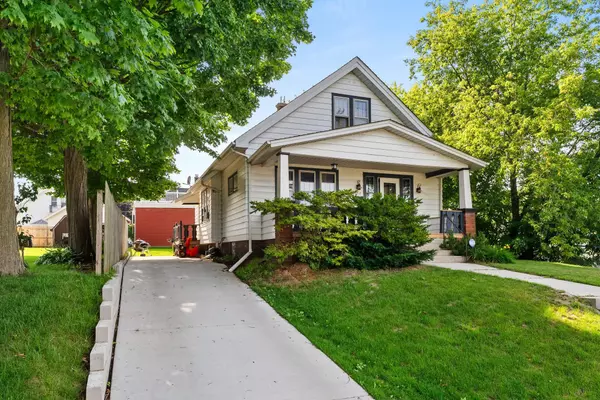 1014 S 20th St, Manitowoc, WI 54220