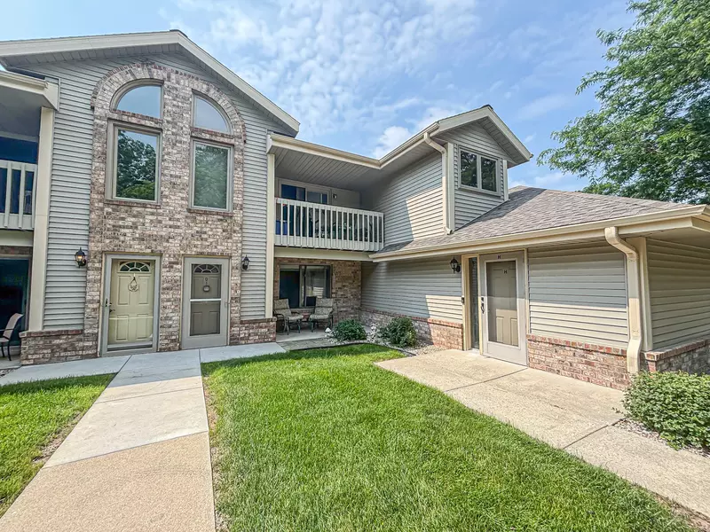 2112 Woodburn Rd Unit D, Waukesha, WI 53188