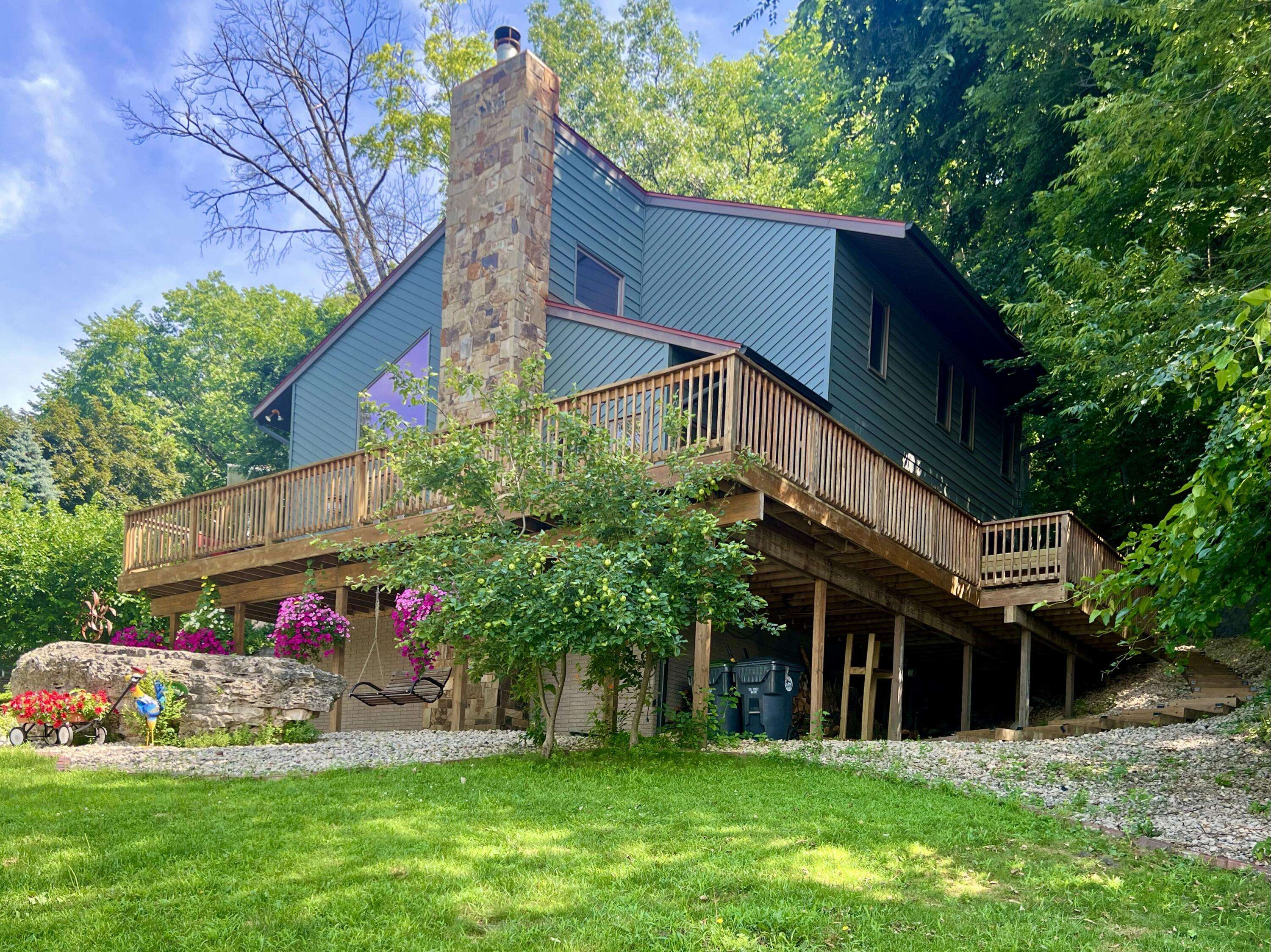 1725 Ohlsun Ct, La Crosse, WI 54601