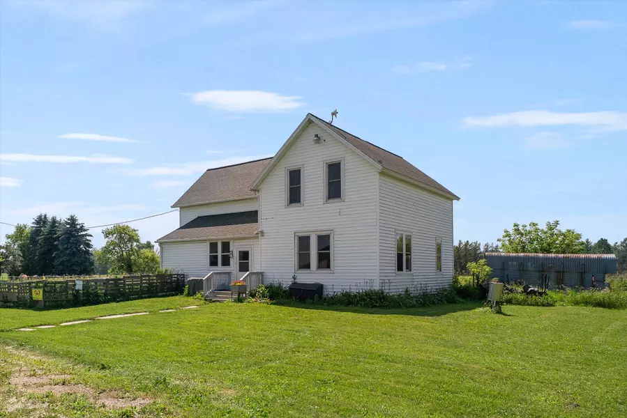 E2542 Sandy Bay Rd, Carlton, WI 54216