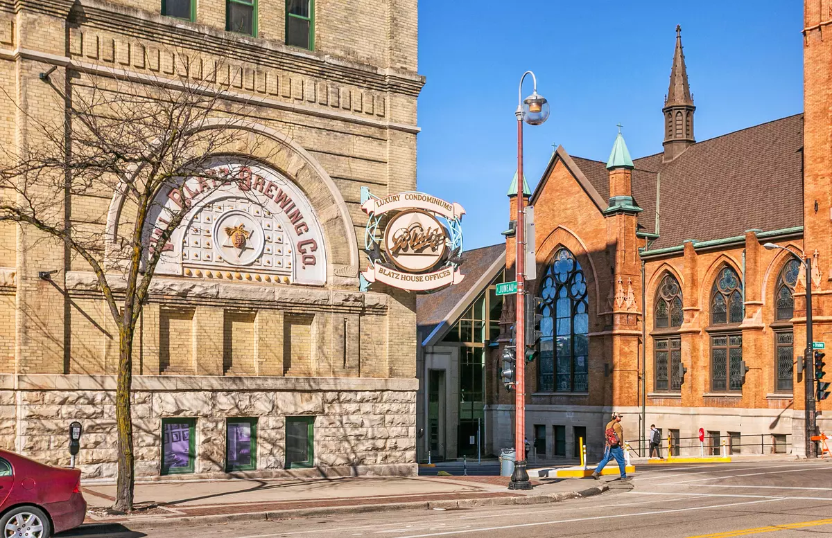 Milwaukee, WI 53202,270 E Highland Ave Unit 445