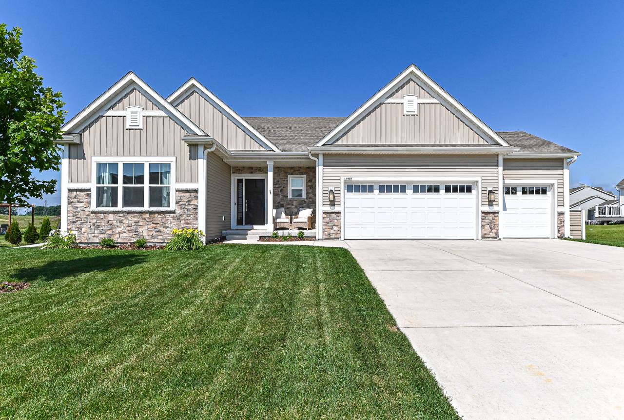 11469 W Meadowview Dr, Franklin, WI 53132
