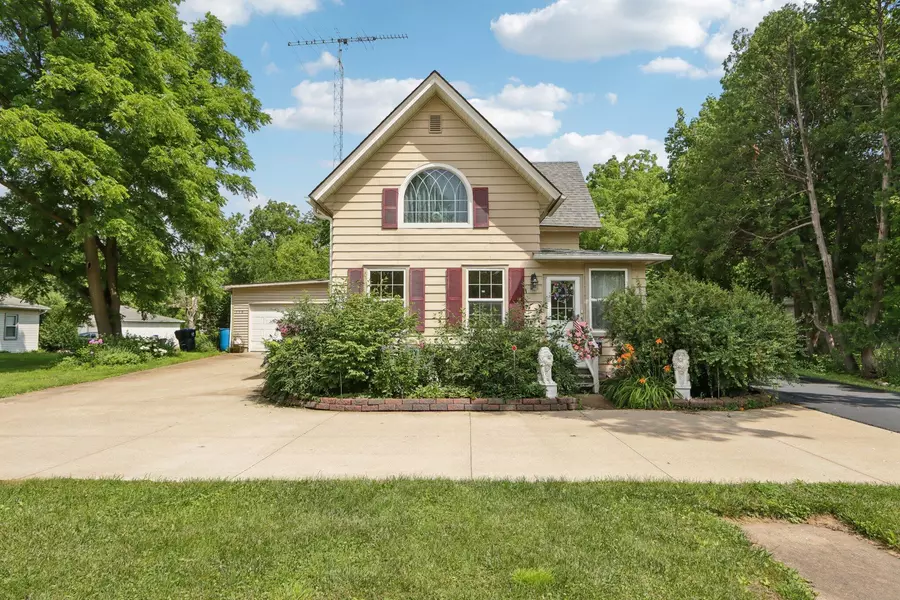 318 W Walworth St, Elkhorn, WI 53121