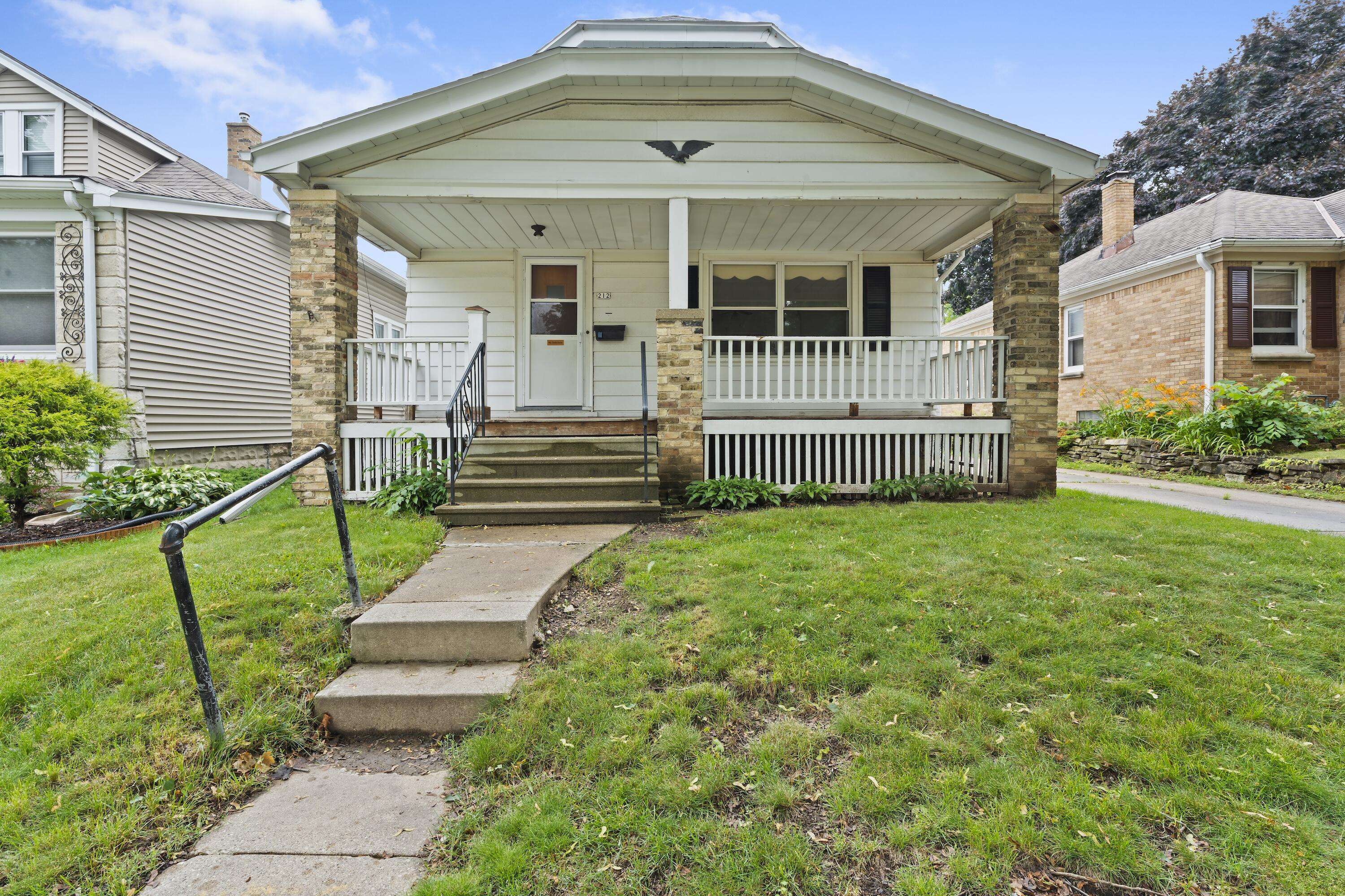 212 S 77th St, Milwaukee, WI 53214