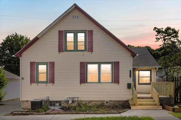 2216 S 65th St, West Allis, WI 53219