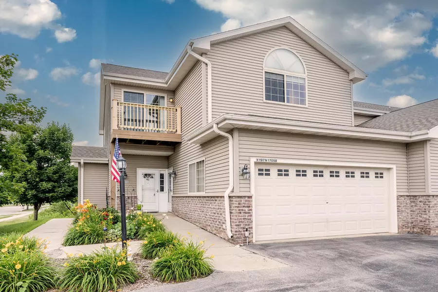 W197N17058 Stonewall Dr, Jackson, WI 53037