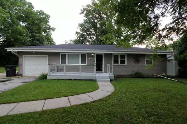 5828 S 41st St, Greenfield, WI 53221