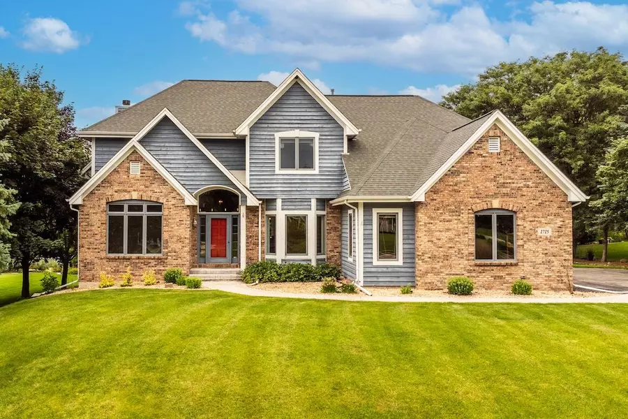 1715 Tallgrass Cir, Waukesha, WI 53188