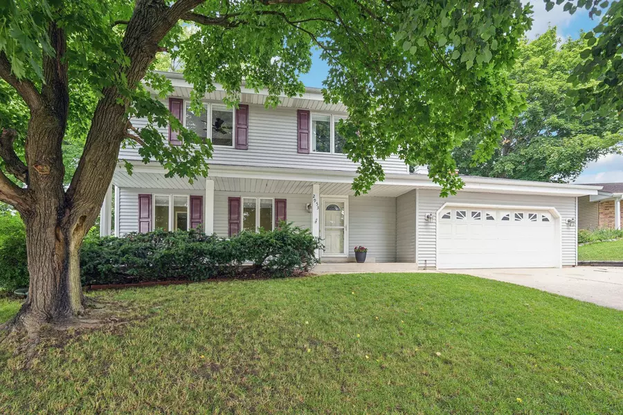 2953 Coventry Ln, Waukesha, WI 53188