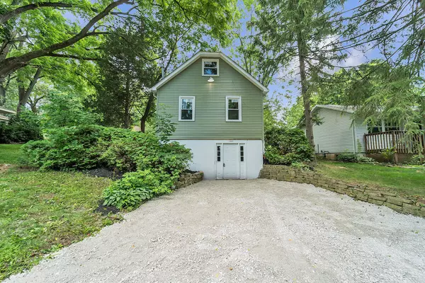 Twin Lakes, WI 53181,1332 E Lake Shore Dr