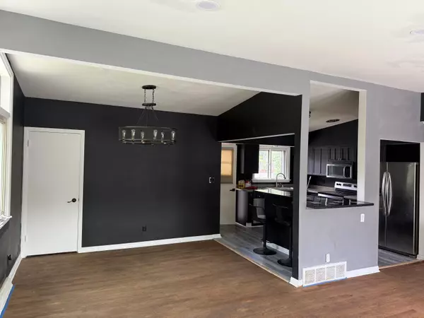 Wauwatosa, WI 53225,4422 Glenway St
