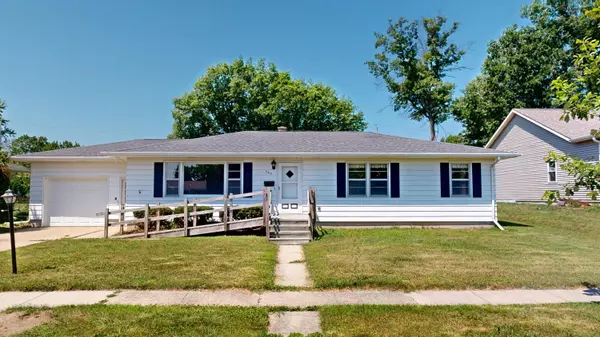 303 Memorial Dr, Fort Atkinson, WI 53538