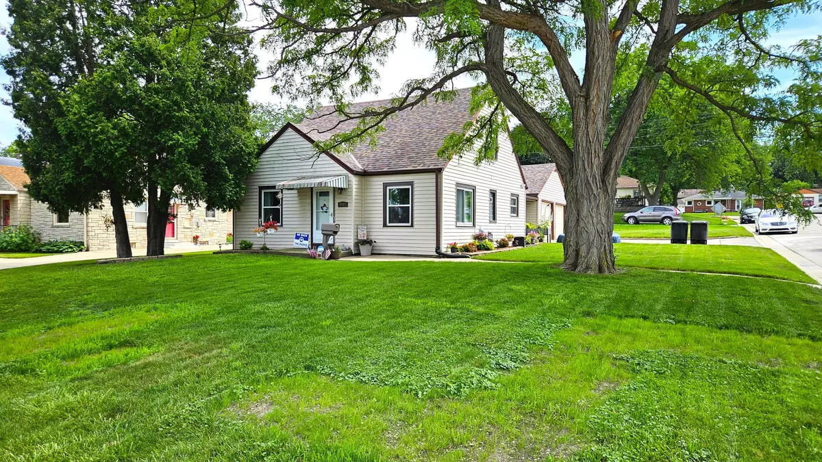 Greenfield, WI 53220,4445 W Howard Ave