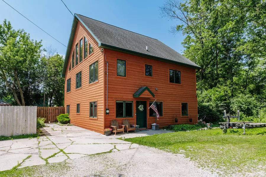 28913 Bark Ln, Waterford, WI 53185