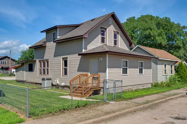 1227 George St, La Crosse, WI 54603