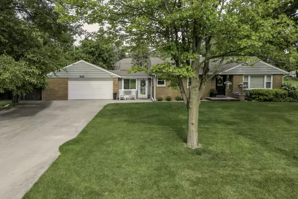 4760 N 149th St, Brookfield, WI 53005