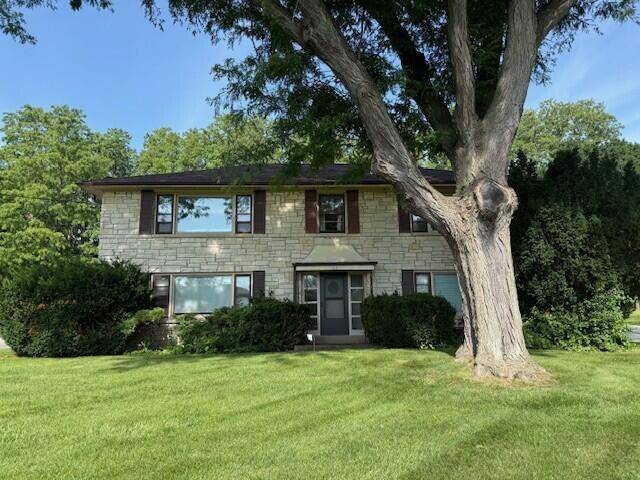 605 Elm Grove Rd Unit 4, Elm Grove, WI 53122