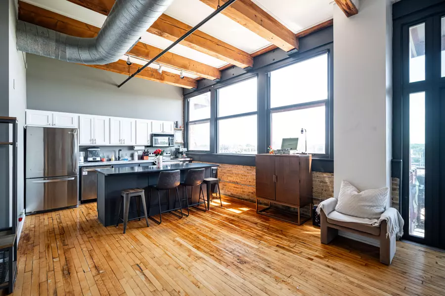 215 W Maple St Unit 403, Milwaukee, WI 53204