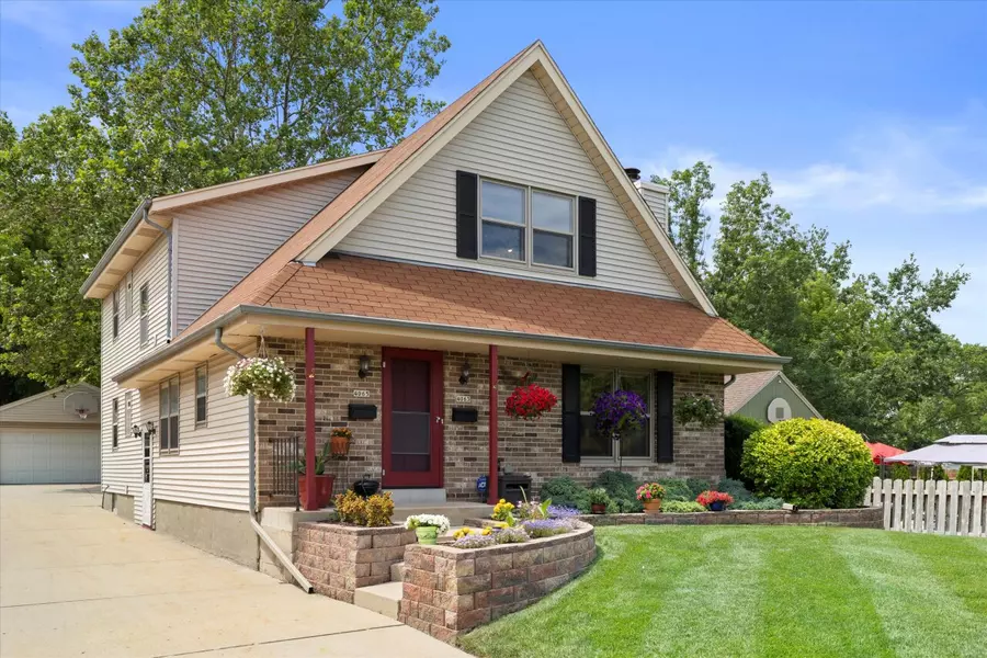 4063-4065 S 41st St, Greenfield, WI 53221