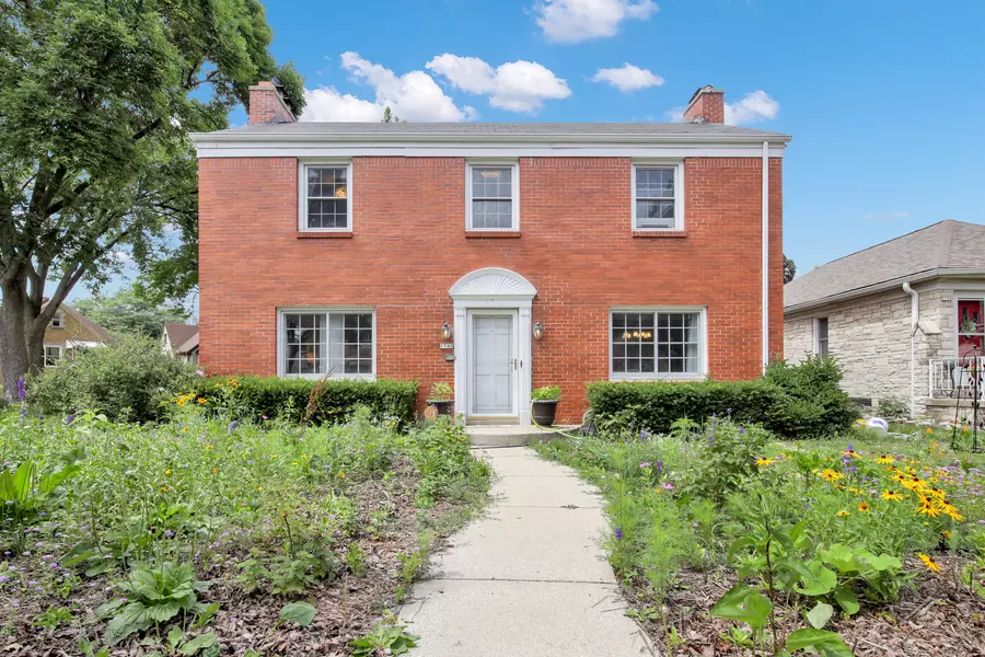 5740 W Brooklyn Pl, Milwaukee, WI 53216