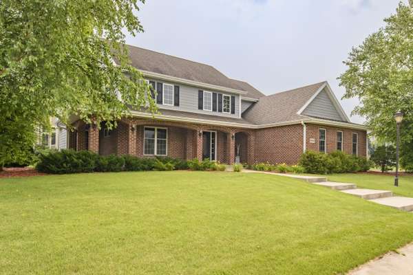 1903 Rockridge Way, Waukesha, WI 53188