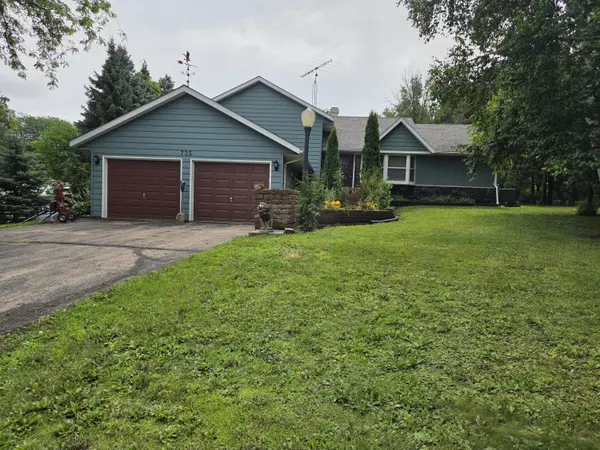 735 S Second St, Delavan, WI 53115