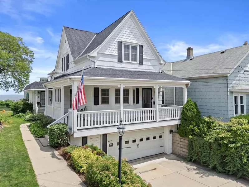 2608 S Shore Dr, Milwaukee, WI 53207