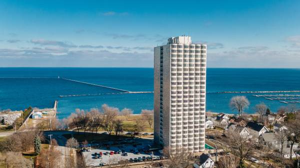2525 S Shore Dr Unit 6B, Milwaukee, WI 53207