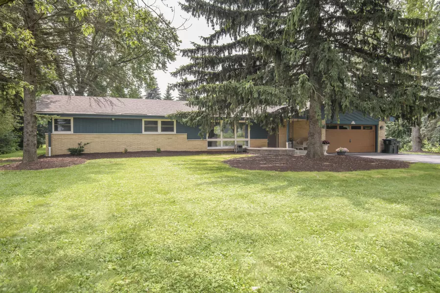 N45W22955 Lindsay Rd, Pewaukee, WI 53072