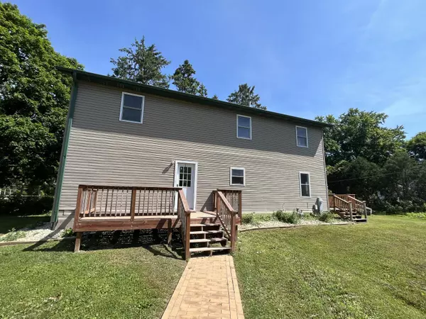 1701 Rose St, Lyons, WI 53147