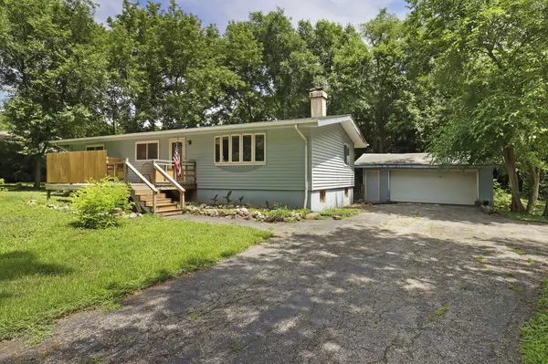 11621 224th Ave, Salem Lakes, WI 53104